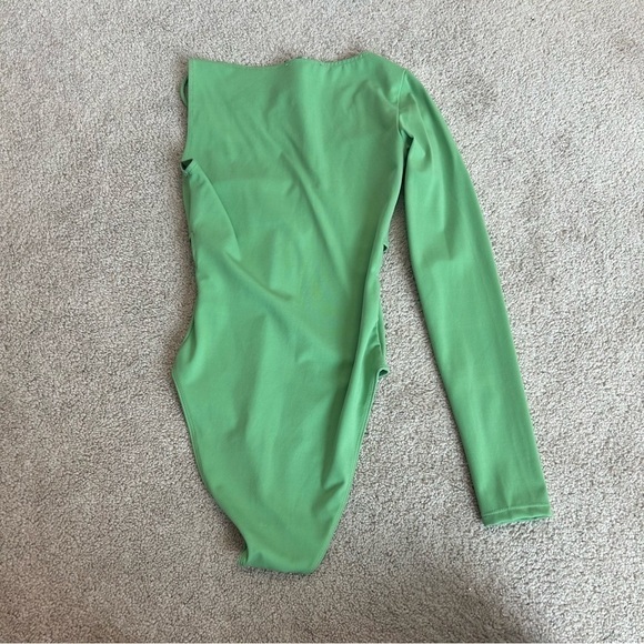 Zara Green asymmetrical long sleeve spaghetti strap cutout O-ring Vneck bodysuit - Picture 4 of 12